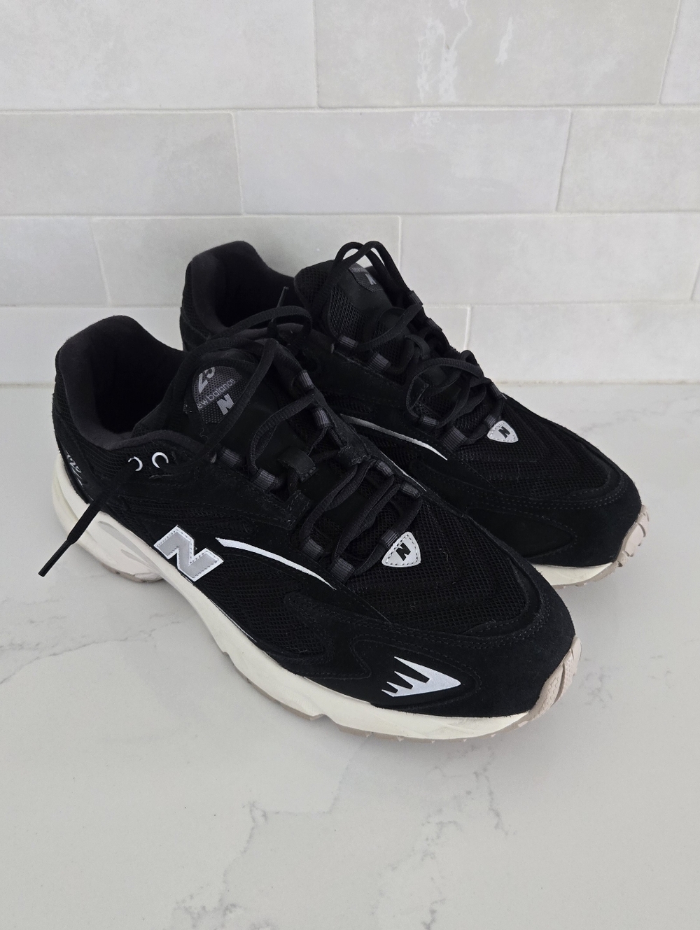 EUC New Balance 725 Black Athletic Sneakers Shoes Casual Men's ML725BB Size 12 - Picture 3 of 9